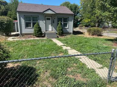 Main picture of 1101 S Abbs St