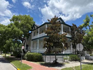 Main picture of 402 E Park Ave