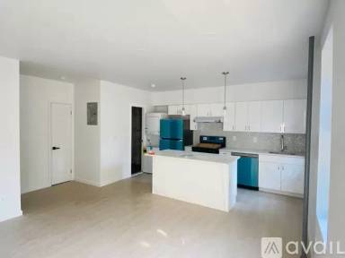 Main picture of 3149 Steinway St
