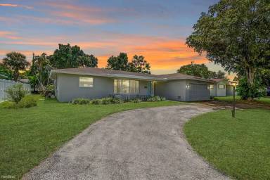 Main picture of 5300 SW 7th St