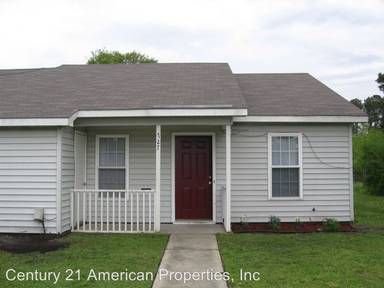 Main picture of 715 - 719 Pinewood Dr