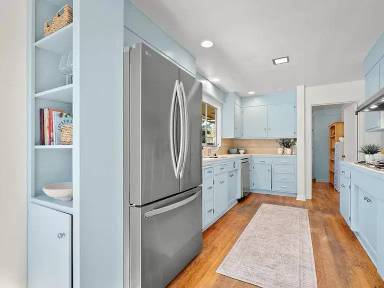 Main picture of 131 Spring St