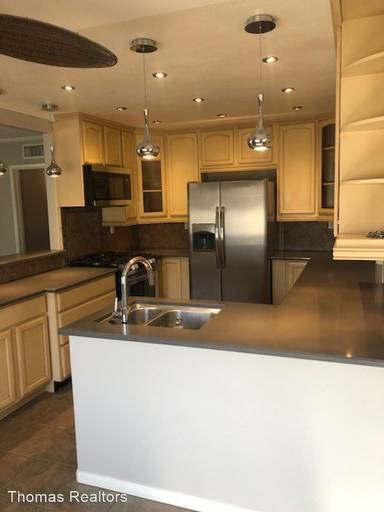 Main picture of 8590 Mellmanor Dr