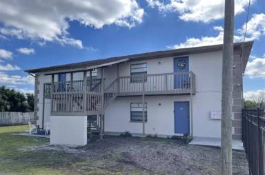 Main picture of 6821 N Manhattan Ave