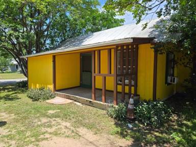 Main picture of 104 Elm St