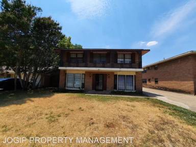 Main picture of 2101 Oakhurst Dr