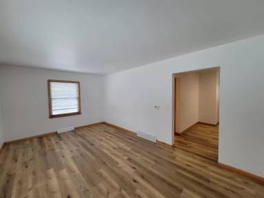 Main picture of 821 W 28th St