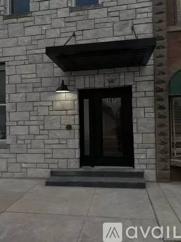 Main picture of 107 W Center St