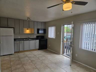 Main picture of 820 Apache Ave NW