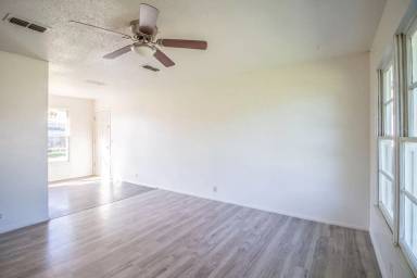 Main picture of 1921 73rd St