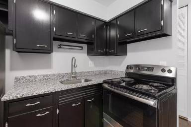 Main picture of 6029 N Winthrop Ave
