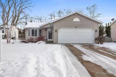 Main picture of 3836 Kirkshire Dr SE
