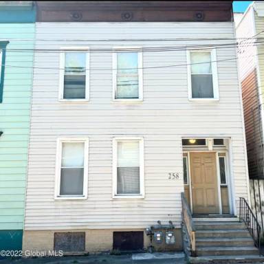Main picture of 292 1st St
