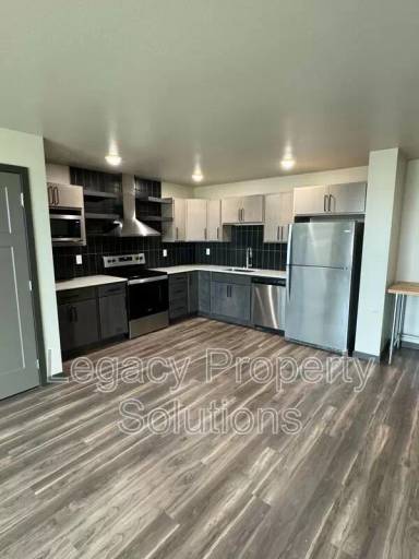 Main picture of 226 E Greenfield Ln