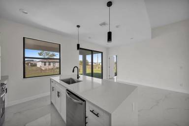 Main picture of 2200 NE 7th Pl