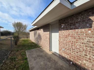 Main picture of 2700 Alma Dr