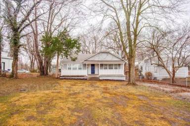 Main picture of 2119 E 73rd St