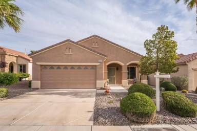 Main picture of 527 Cypress Links Ave