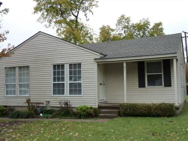 Main picture of 923 E 37th Pl
