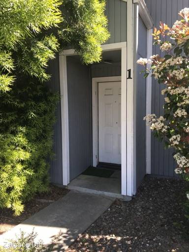 Main picture of 2444 Sycamore Ln