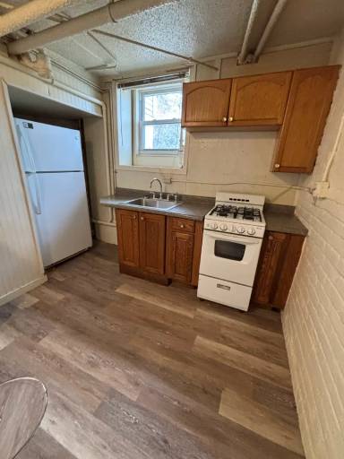 Main picture of 120 W 3rd St