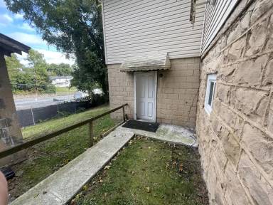 Main picture of 129 E Main St