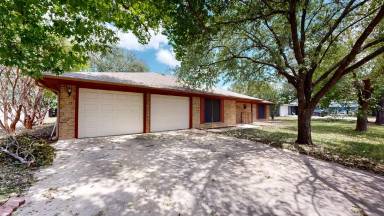 Main picture of 1711 Redwood Dr