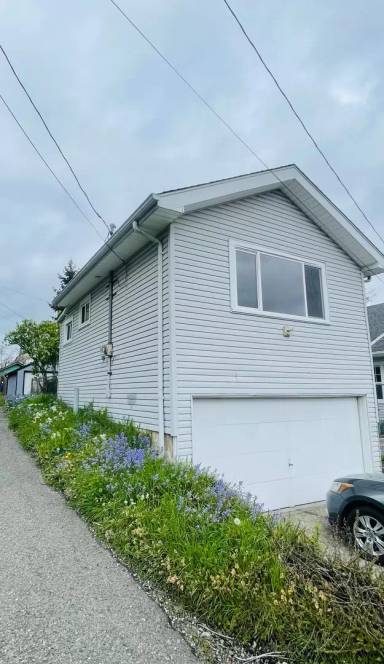 Main picture of 3630 1/2 Lombard Ave