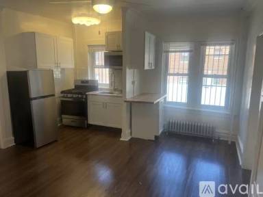 Main picture of 5000 N Kenmore Ave