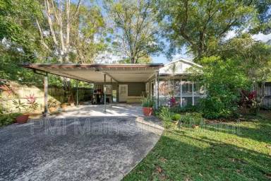 Main picture of 829 N Hyer Ave