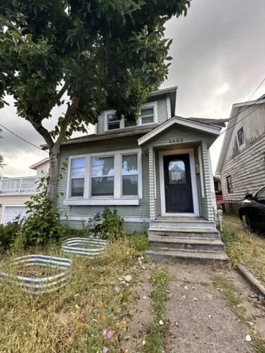 Main picture of 6400 Latona Ave NE