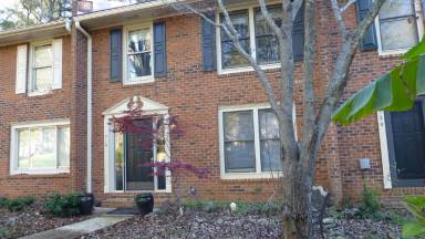 Main picture of 918 Chippendale Ln