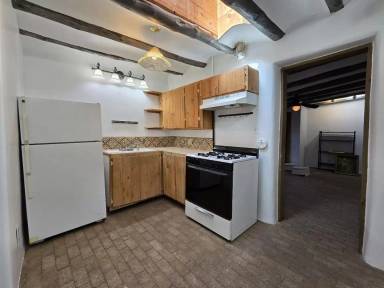 Main picture of 667 W San Francisco St