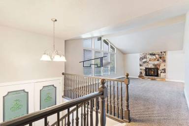 Main picture of 1094 E Hidden Valley Dr
