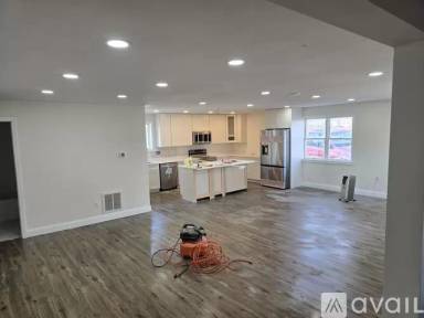 Main picture of 102 Frontenac Rd