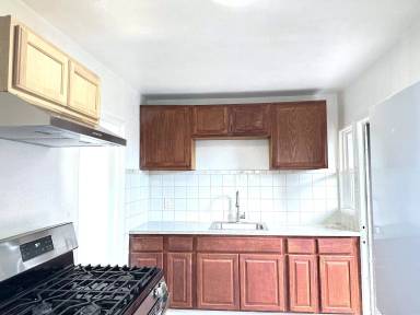 Main picture of 9836 Walnut St