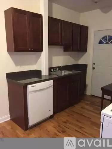 Main picture of 3825 1/2 N Fremont St