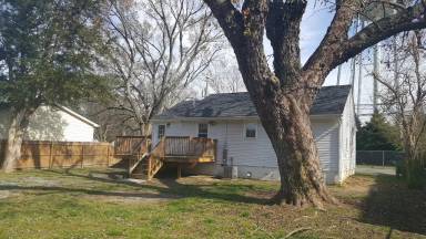 Main picture of 104 N Cedar Ave