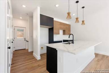 Main picture of 531 Essex St