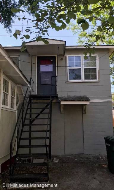Main picture of 205 W 61st St