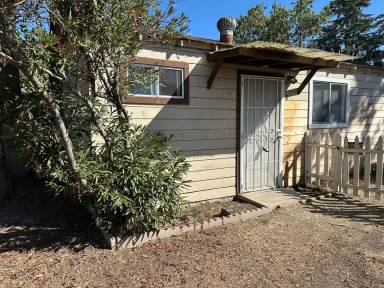 Main picture of 881 Emory Ave