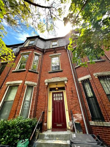 Main picture of 104 Magazine St