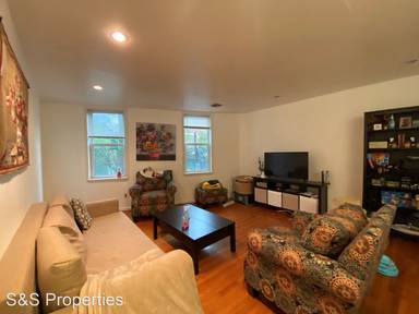 Main picture of 916 E Passyunk Ave