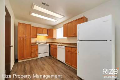 Main picture of 218 E Crestone Ave