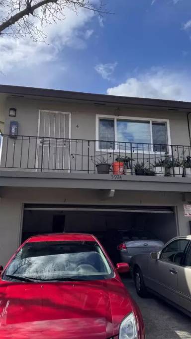 Main picture of 5924 Walerga Rd