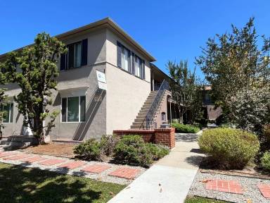 Main picture of 641 E Carson St