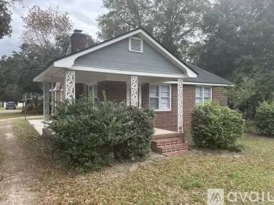 Main picture of 2736 S Live Oak Dr