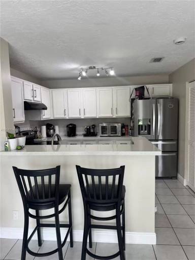 Main picture of 8291 SW 44th Pl