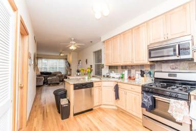 Main picture of 1250 N Greenview Ave