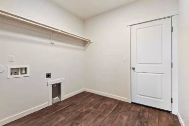 Main picture of 912 W Maryland Ave
